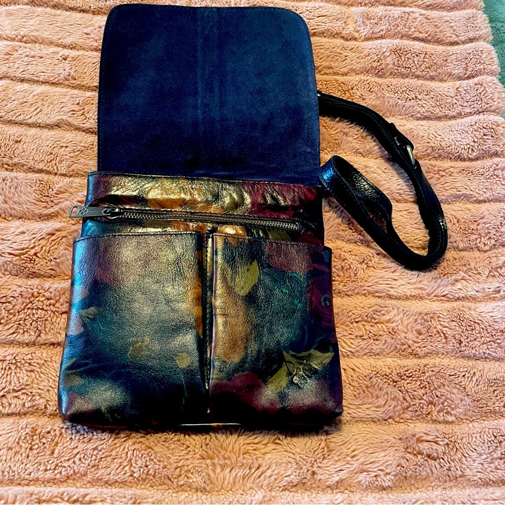 Patricia Nash crossbody bag. Warm leafy/floral pattern.
